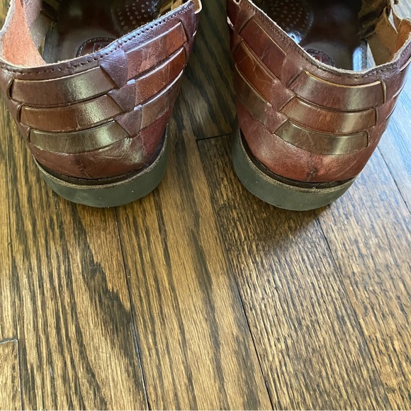 Stacy Adams Woven Leather Closed Toe Sandal - Picture 4 of 7